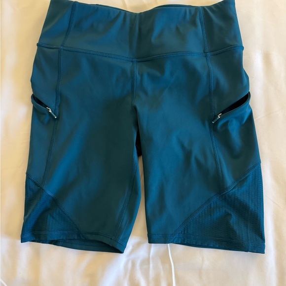 Athleta Pants - Athleta Teal Bike Shorts with zipper pockets size medium like new